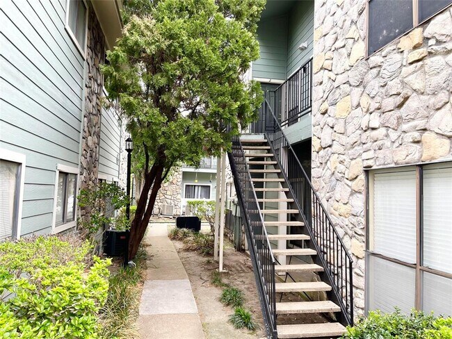 Building Photo - 3762 Tanglewilde St