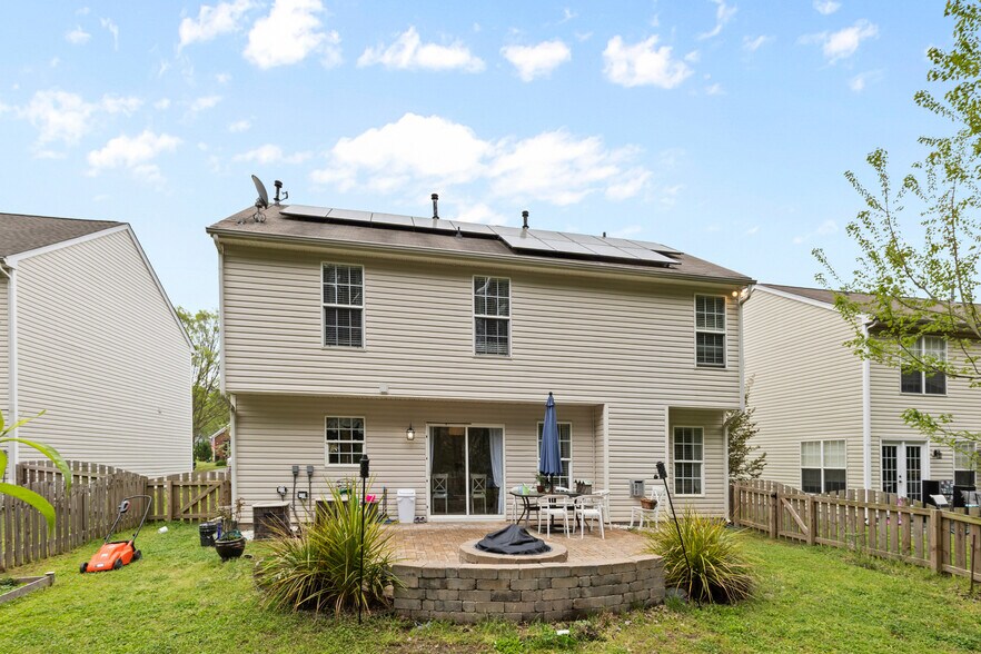 Building Photo - 512 Red Oak Ct