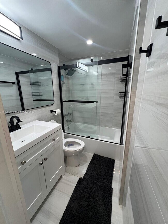 Primary Photo - 255 W 24th St