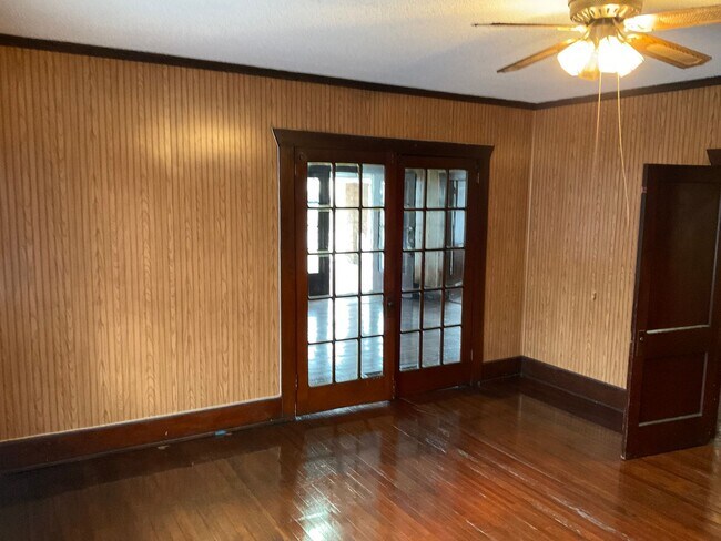 Building Photo - Move In Special Offered! PRICE REDUCED!