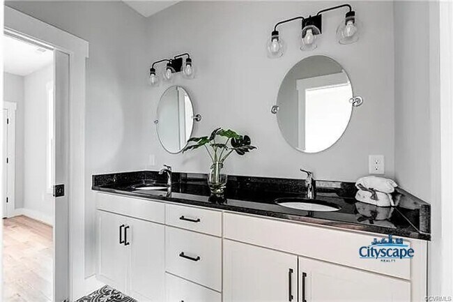 Building Photo - SWANKY 3 BEDROOM NEWER HOME IN HISTORIC CH...