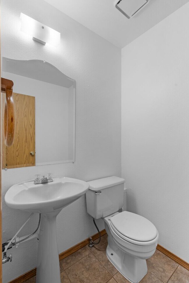 Building Photo - Spacious 4 Bedroom Home in Longmont