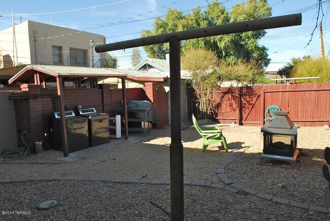 Building Photo - Spacious 3-Bedroom Home in Central Tucson