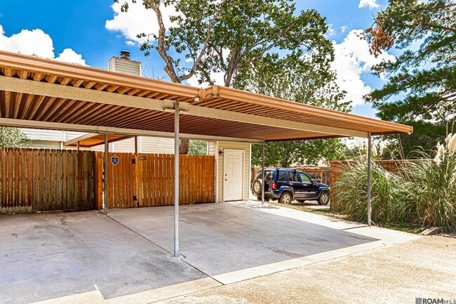 Building Photo - 9821 Siegen Ln