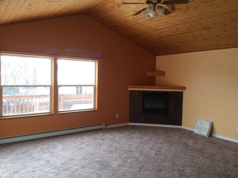 Building Photo - 1552 Balsam Ct