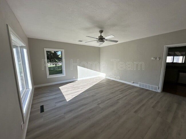 Building Photo - 211 S 100 E