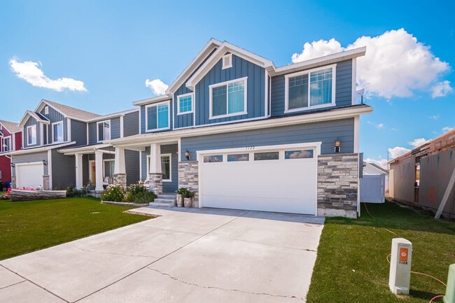 Building Photo - 1120 Monroe Dr