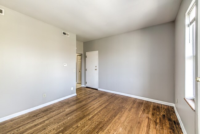 Building Photo - 3866 McRee Ave