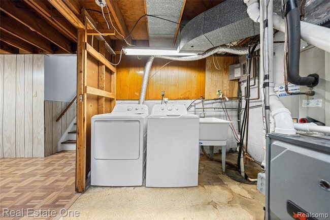 Building Photo - 348 Decca Dr