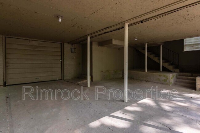 Building Photo - 2500 Durwood Rd