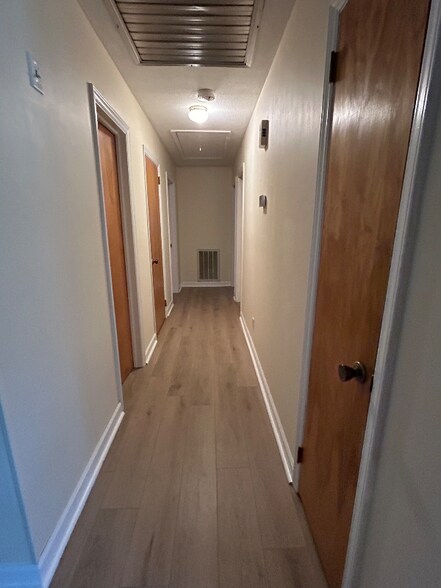 Building Photo - 2413 Placid Lake Dr