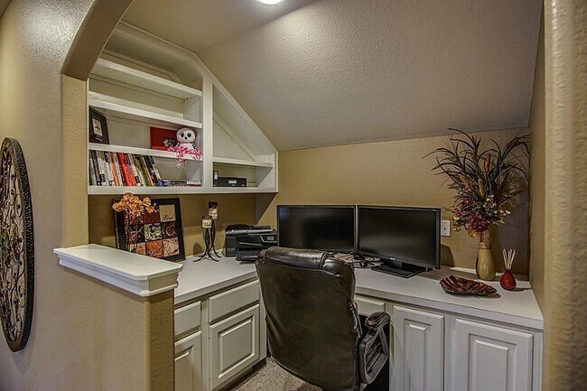 Building Photo - 9422 Cheslyn Ct