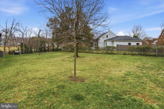 Building Photo - 2400 Valley Way