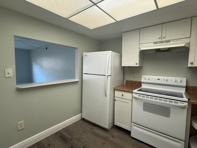 Building Photo - 2050 Oleander Blvd