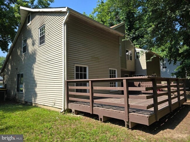 Building Photo - 1417 S Farmview Dr