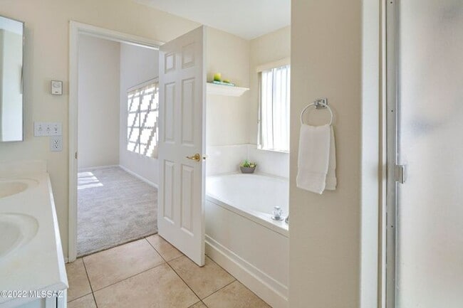 Building Photo - Sharp 3 Bedroom Northwest Home with Pool in Popular Cañada Hills