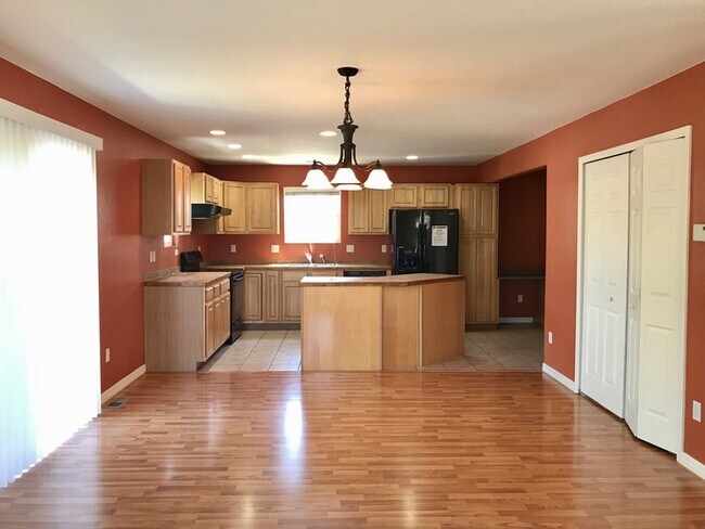 Building Photo - Beautiful Home in Morrison