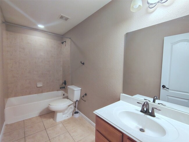 Building Photo - 1206 Larks Trace Ln