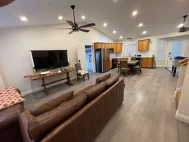 Building Photo - 1572 E 410 S