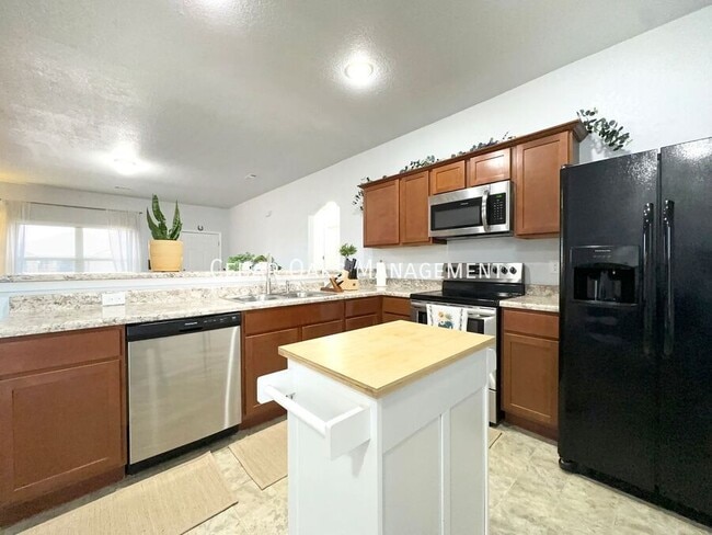 Building Photo - 2389 Wyandotte Ave