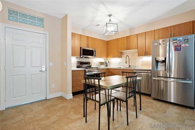 Building Photo - 525 11th Ave