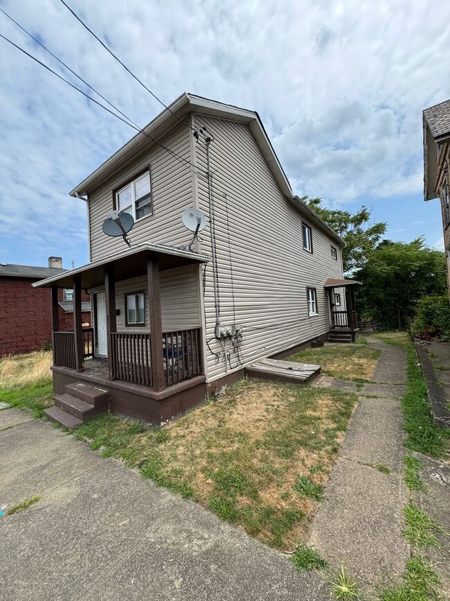 Building Photo - 907 Union Ave