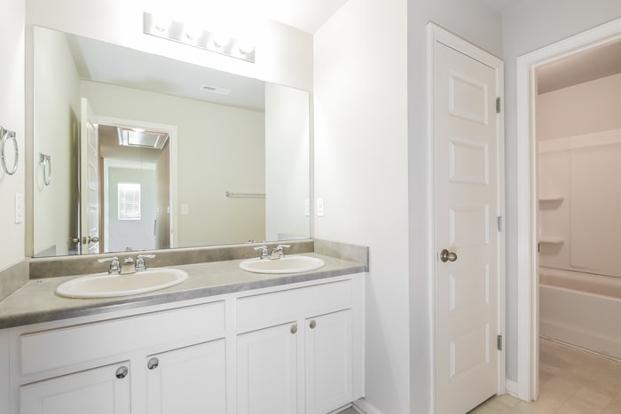 Building Photo - 289 Claudia Dr