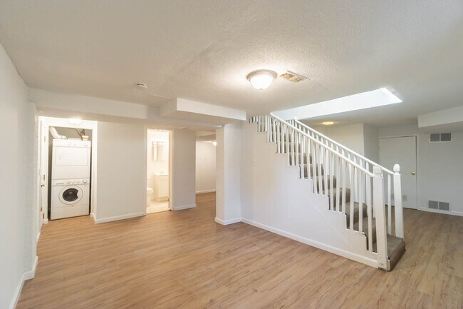 Building Photo - 5709 Newton St