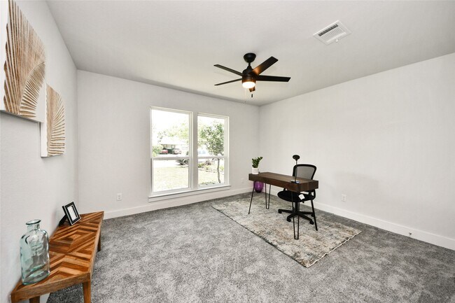 Building Photo - 3630 Alsace St
