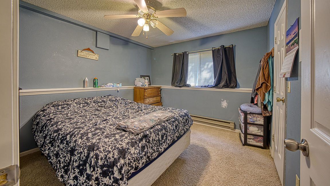 Building Photo - 300 E Laurel St