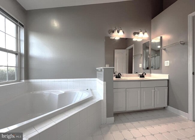 Building Photo - 13611 Acorn Hunt Pl