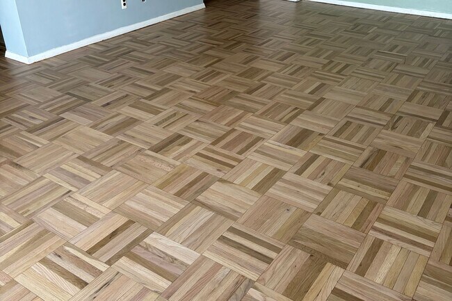 Building Photo - 2000 Linwood Ave