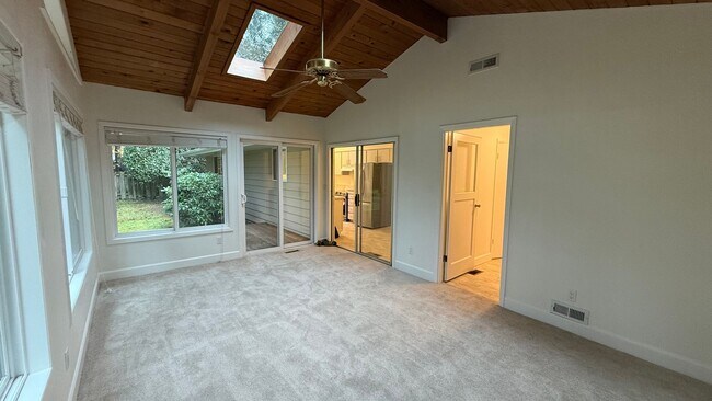 Building Photo - Stunning Forest Retreat in Lake Oswego 3 beds 2 baths + Den; Video!