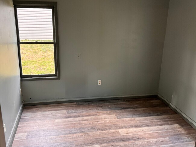 Building Photo - 109 Illini Ct
