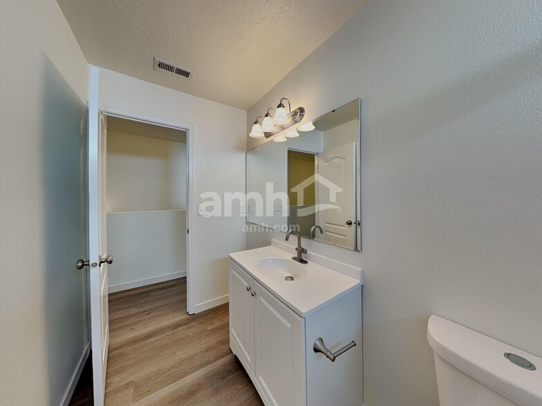 Building Photo - 2543 N Greenville Ave