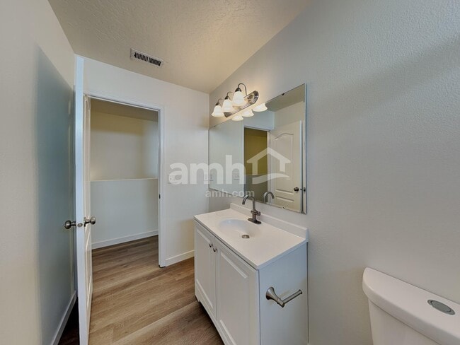 Building Photo - 2543 N Greenville Ave