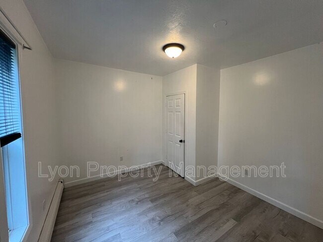 Building Photo - 156 Pleasant St