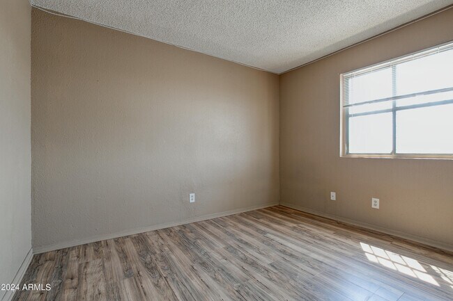 Building Photo - 9631 N 12th Ave
