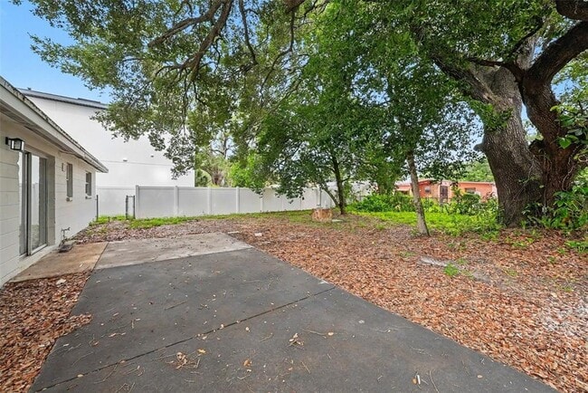 Building Photo - 4022 E Henry Ave