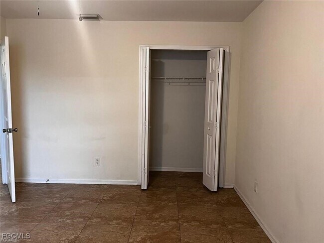 Building Photo - 16 Nelson Rd S