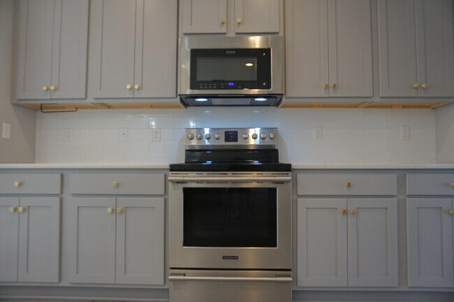 Building Photo - 48 9th Ave