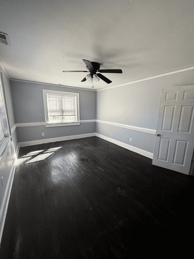 Building Photo - 2,000 square feet - Residential or Commercial Use