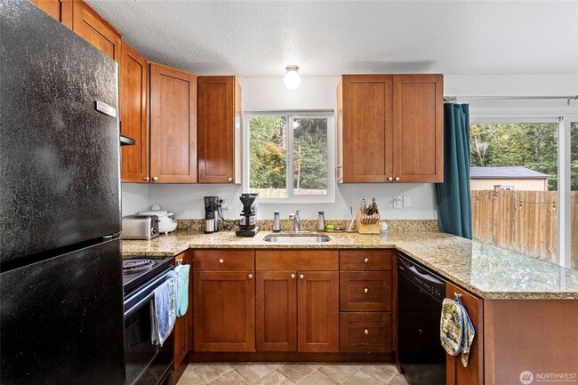 Building Photo - Lake Forest Park Duplex 2 bed/1.5 Bath