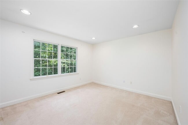 Building Photo - 46 McGuiness Ln