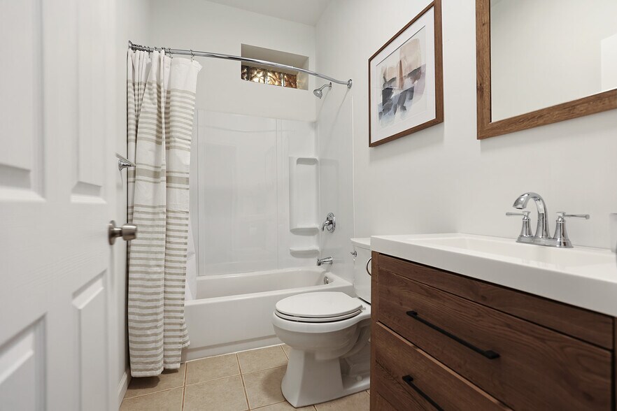 Building Photo - 5641 Cates Ave