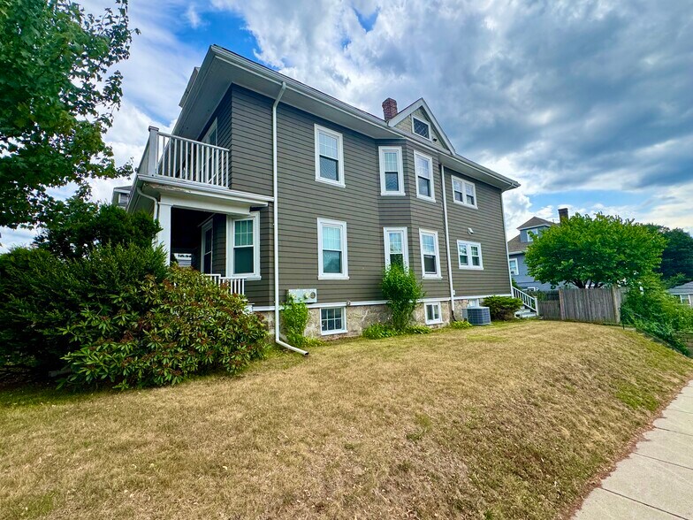 Building Photo - 108 Redlands Rd