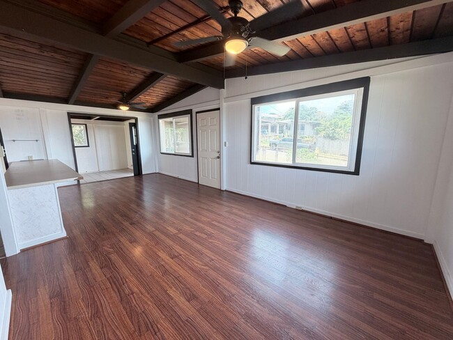 Building Photo - 3 Bedroom 1.5 Bathroom Single Family House Makakilo Home with Yard & Cool Breezes!