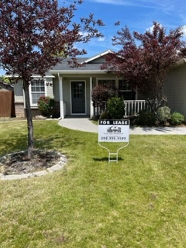 Building Photo - 4 Bedroom 2 Bath Home in Northwest Boise available soon!