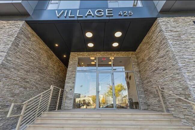 Building Photo - 425 3rd St