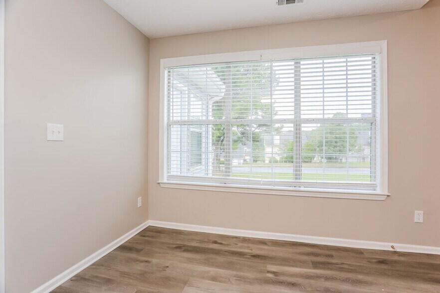 Building Photo - 8079 Clearview Cir
